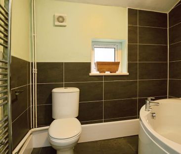 3 bedroom terraced house to rent - Photo 3