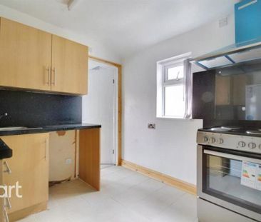 4 bedroom flat to rent - Photo 3