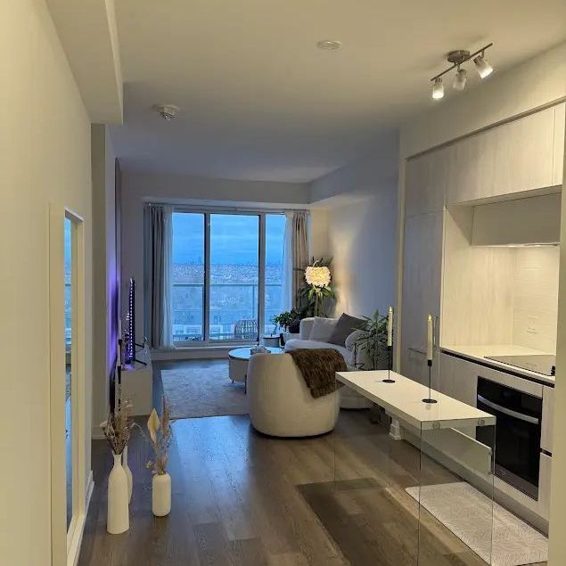 For Lease - 2 David Eyer Road Unit# 934, Richmond Hill, Ontario - Photo 1