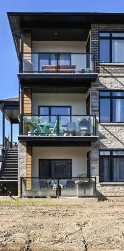 3 CH - 1 SDB - Otterburn Park - $2,350 /mo - Photo 1