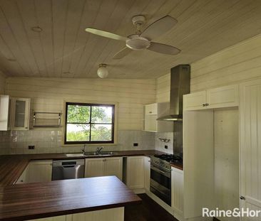 Charming 2-Bedroom Cottage - Photo 1