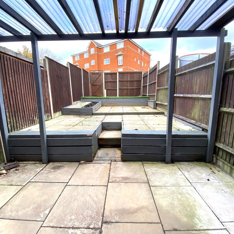 4 bed terraced house to rent in Bluebell Gardens, St. Leonards-on-Sea - Photo 1