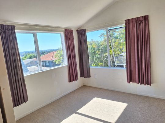 Comfortable home with nice outlook - Photo 1