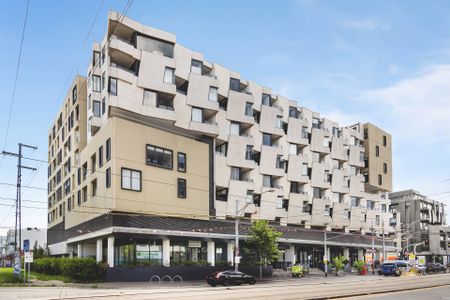Contemporary Comfort with City Convenience in Brunswick! - Photo 2