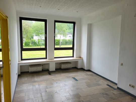 Helle 2 Zimmer Wohnung (Hochpaterre) zur Miete mit Balkon in ruhiger Wohngegend! - Photo 1