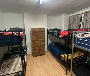 Room in a Shared House, Katherine Road, E6 - Photo 1