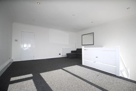 2 Bedroom Maisonette To Let - Photo 3