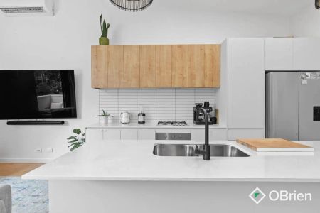 “Modern Coastal Living in Prime Location” - Photo 4