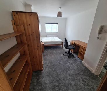 6 bedroom detached house to rent - Photo 5