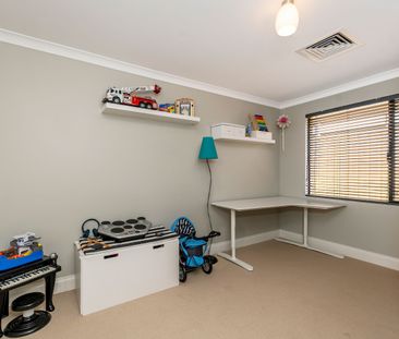 Beautiful Four Bedroom Home in Settlers Hill - Photo 3