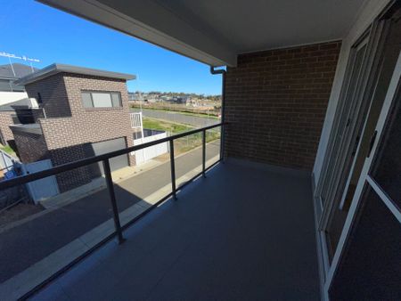 Immaculate Near-New One-Bedroom Apartment Featuring Lock-Up Garage - Photo 4