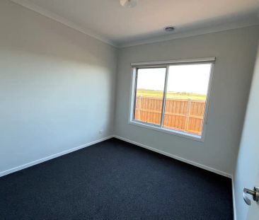 “Brand New 4 bedroom house in Truganina - Solar panels installed !!!” - Photo 1