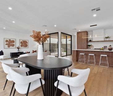 Stunning & Ultra Sleek - Oozing Elegance, Style & Brand New - Photo 4