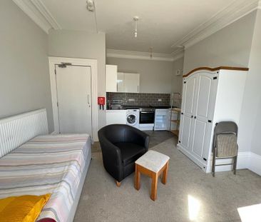 Flat to rent - Photo 1