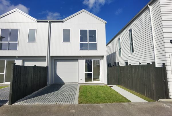 Karaka - 4 Bedrooms with 3 Bathrooms - Photo 1