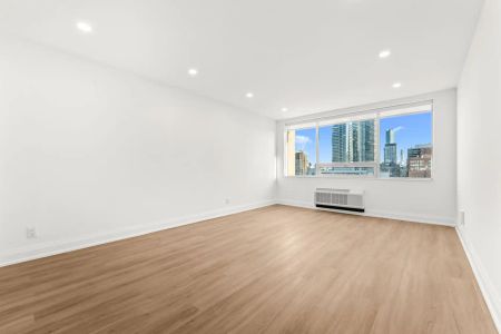 Charles West — 1 Bedroom Suite - Photo 2