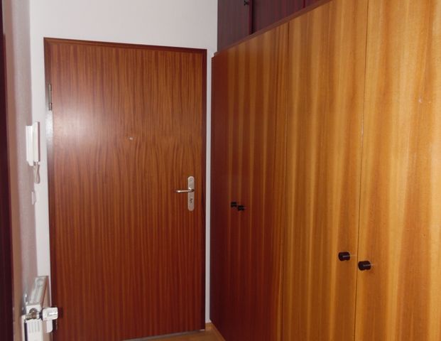Geräumige 2-Raum-Dachgeschosswohnung mit Wannenbad in Uninähe! - Photo 1