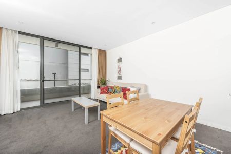 Fully Furnished 1 Bedroom Apartment - Photo 2