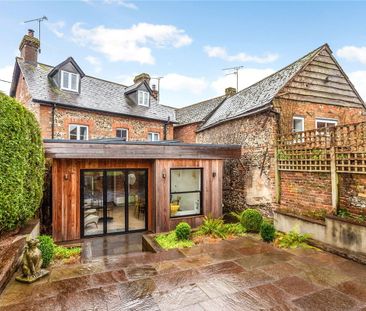 A beautifully modernised and spacious four bedroom detached house s... - Photo 1