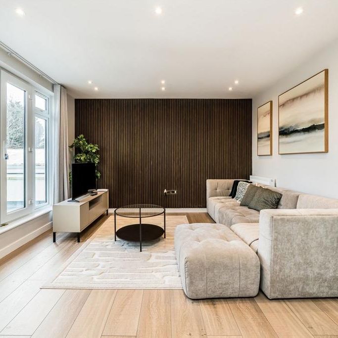 3 bedroom flat to rent - Photo 1