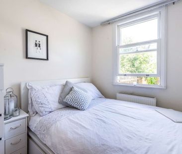 3 bedroom flat to rent - Photo 4