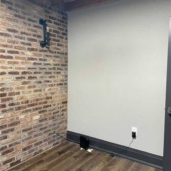 MUST SEE BRICK AND WOOD BEAM 1 BED 2ND FLOOR - Photo 4