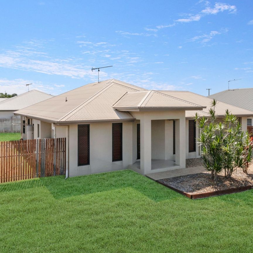 FANTASTIC FAMILY HOME IN MOUNT LOUISA - Photo 1