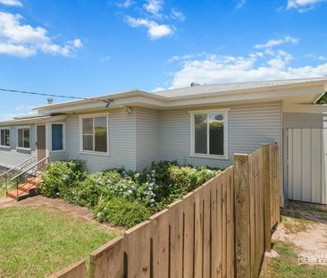 Charming Family Home Close to Toowoomba City Centre - Photo 3