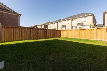 For Lease - 21 Kettle Valley Trail, King, Ontario - Photo 2