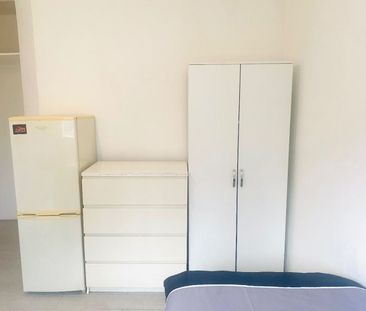 Room in a Shared Flat, Kington House, NW6 - Photo 2