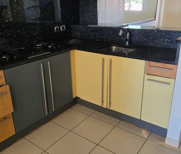 Location Maison 6 pièces 320m² STE SUZANNE 97441 - Photo 1