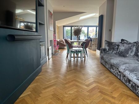 3 bedroom semi-detached house to rent - Photo 3