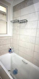 2 Bed Flat, Clarence Square, BN1 - Photo 4