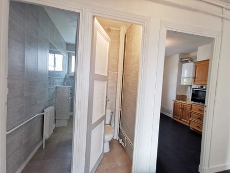 Location Appartement 4 pièces 65m² CLERMONT FERRAND 63100 - Photo 2