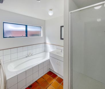 PETONE LIVING - Photo 4