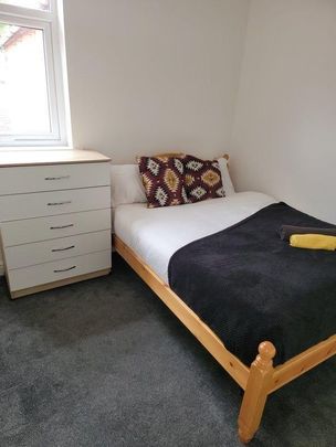 1 bedroom in a house share to rent - Photo 1