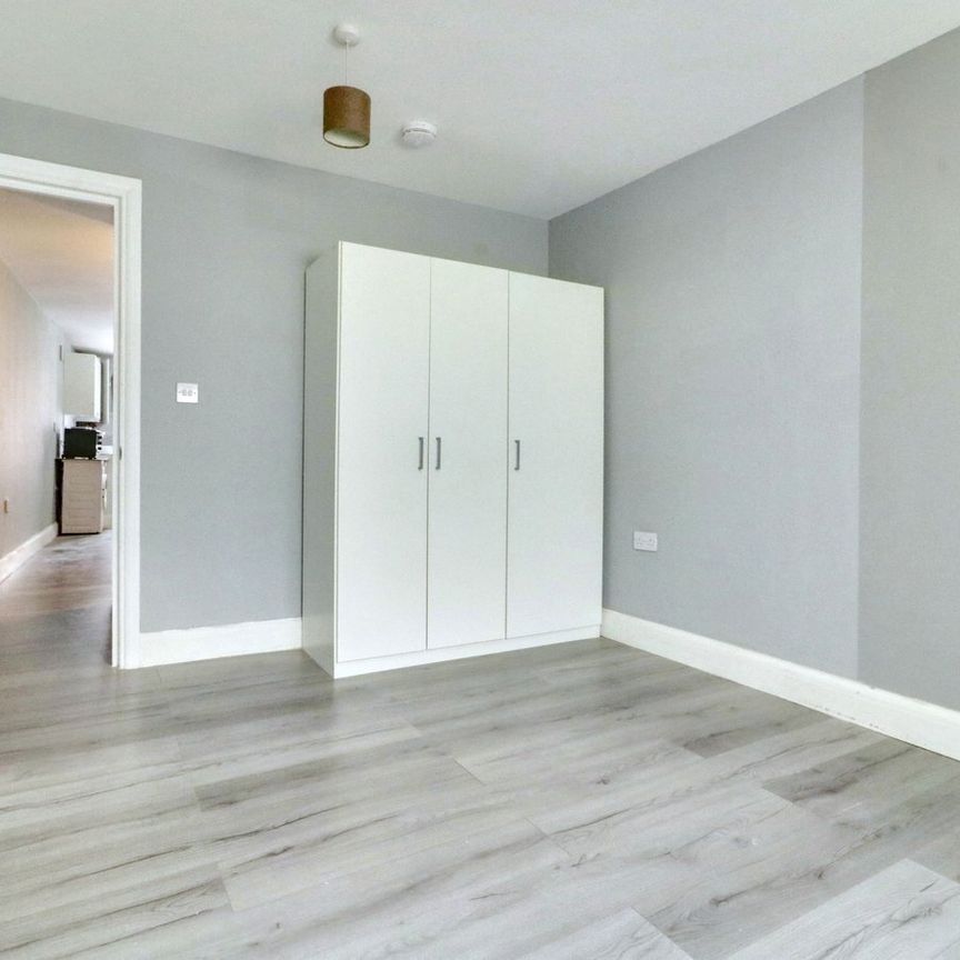 Whitchurch Avenue, Edgware, HA8 - Photo 1