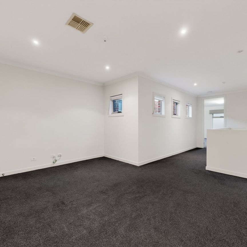 Contemporary Comfort in a Peaceful Surrey Hills Pocket - Photo 1