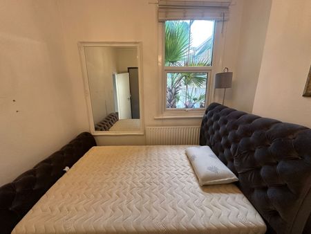 Room in a Shared Flat, Nealden Street, SW9 - Photo 4