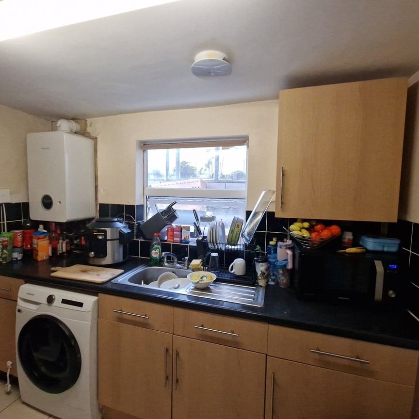 1 Bed Flat, Cumberland Road, RG1 - Photo 1