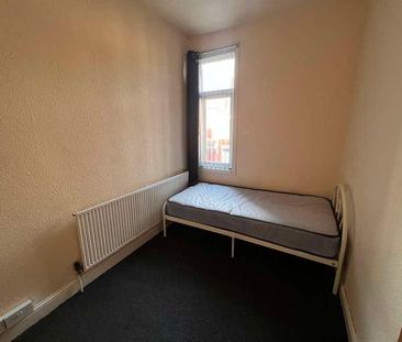 Bedroom Family House In Foleshill, CV6 - Photo 6