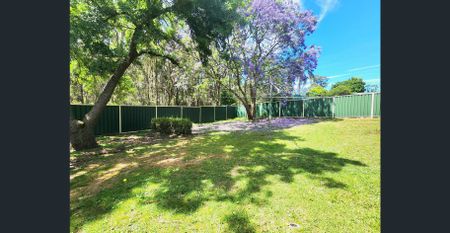 Charming Family Home - Photo 2