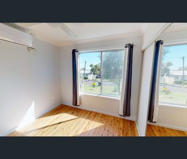 MODERN 3 BEDROOM HOME WITH LARGE SHED - Photo 6