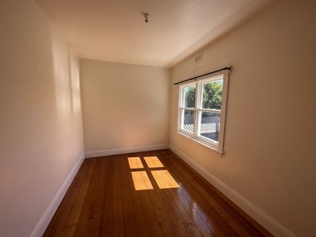 Feel at home, Living Here! - Photo 4