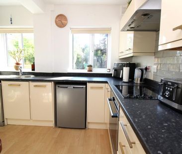 3 bedroom semi-detached house to rent - Photo 3