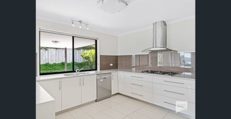 Modern Family Home With Stunning Views - Photo 4