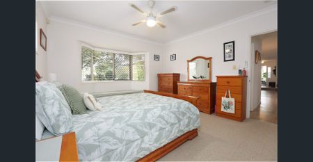 Spacious 5 Bedroom Home in Exclusive Runcorn Pocket - Photo 4