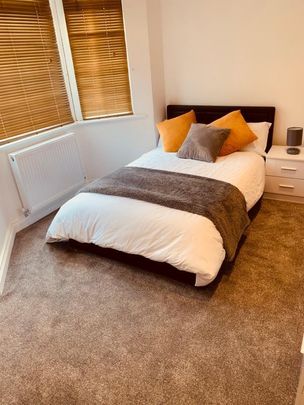 1 bedroom in a house share to rent - Photo 1