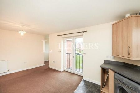 2 bedroom flat to rent - Photo 2