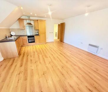 2 bedroom penthouse to rent - Photo 4